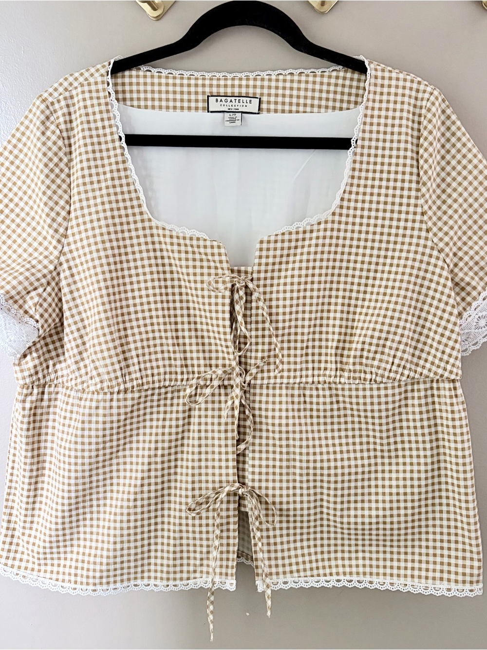 Bagatelle Cottagecore Gingham Front Tie Lace Trim Blouse Tan White Large